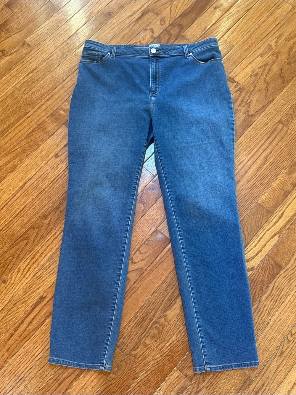 Susan Graver 18W straight leg Women’s plus size jeans medium blue denim wash